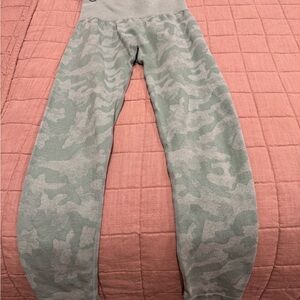 Women’s NVGTN leggings size S